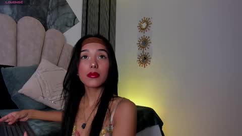 Snapshot of lunavelour_ chatting on March 23, 11:03 am Luna online show from March 23, 11:03 am