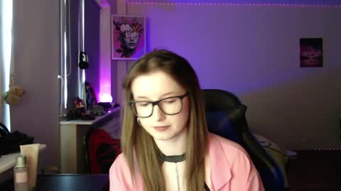 LunaXcherry online show from April 7, 4:40 pm