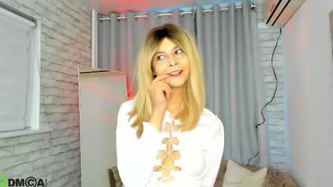 Lune FallenStar online show from June 20, 10:07 am
