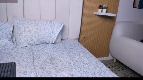 Snapshot of lunita_bigboobs chatting on February 7, 5:38 pm Lunita online show from February 7, 5:38 pm