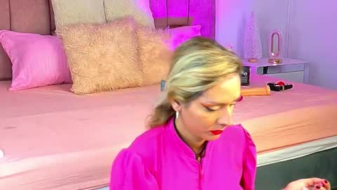 lunitadiva online show from December 19, 3:19 pm