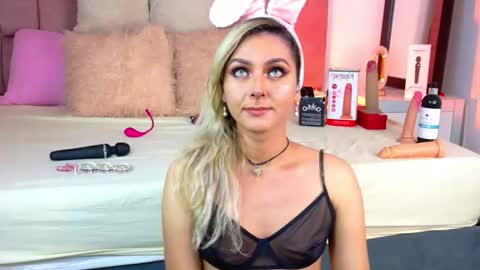 lunitadiva online show from January 19, 3:49 pm