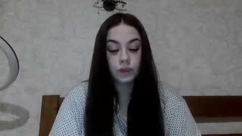 Snapshot of lunivar_ chatting on February 28, 8:21 pm Kate online show from February 28, 8:21 pm