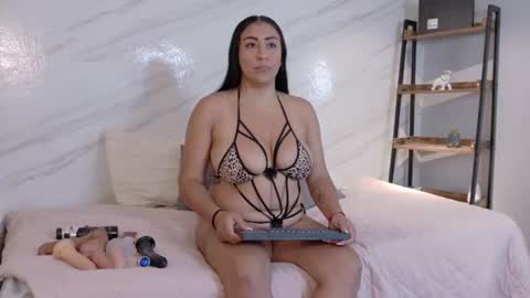 lunna_boobs20 online show from July 4, 4:51 am