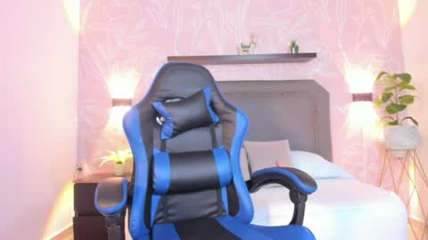 L U N A  online show from June 11, 1:09 pm