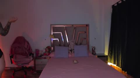 LUNA ROSE online show from January 19, 2:59 am