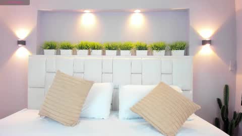 L U N N A online show from December 18, 4:18 am