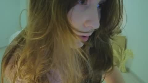 Snapshot of lunoria chatting on May 26, 11:34 pm lunoria online show from May 26, 11:34 pm