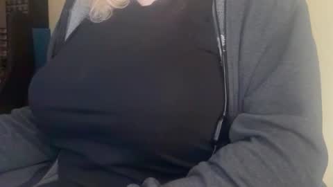 LunoviaXL online show from November 24, 10:37 am