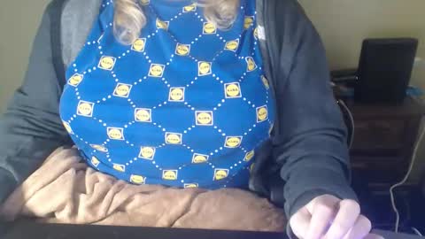 LunoviaXL online show from March 28, 6:51 pm