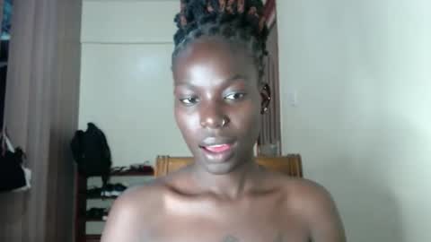 luo_queen online show from May 1, 9:47 am