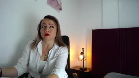 Snapshot of lupita223 chatting on February 27, 12:34 pm Lupita223 online show from February 27, 12:34 pm