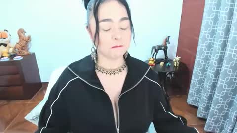 Snapshot of luscious86 chatting on April 14, 1:39 pm PAULINA online show from April 14, 1:39 pm