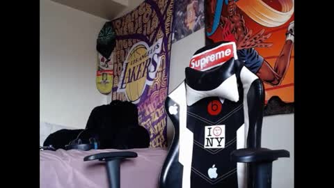 Snapshot of lust_j chatting on December 4, 4:49 pm LUST online show from December 4, 4:49 pm