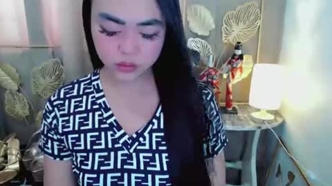 Trina online show from May 17, 1:58 am