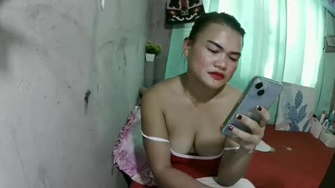 Snapshot of lusty_babe25 chatting on April 24, 8:06 am Flora Mae online show from April 24, 8:06 am
