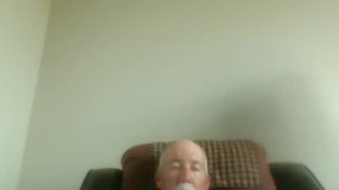 Snapshot of luv269er chatting on December 19, 7:21 pm luv269er online show from December 19, 7:21 pm