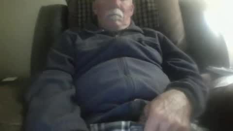 Snapshot of luv269er chatting on February 2, 5:28 am luv269er online show from February 2, 5:28 am