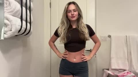 Aimee online show from November 25, 4:51 pm