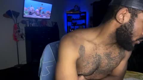 Snapshot of luverboibbc chatting on December 4, 2:42 am luverboi online show from December 4, 2:42 am