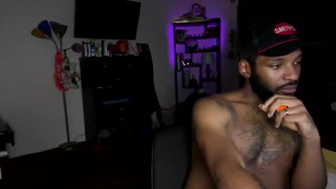 Snapshot of luverboibbc chatting on December 7, 1:47 am luverboi online show from December 7, 1:47 am