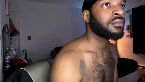 Snapshot of luverboibbc chatting on January 8, 2:03 am luverboi online show from January 8, 2:03 am