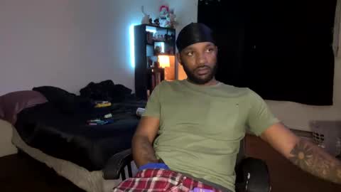 Snapshot of luverboibbc chatting on February 16, 2:53 am luverboi online show from February 16, 2:53 am