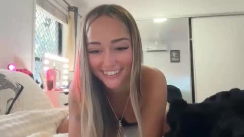 Snapshot of luvlivvyy chatting on December 15, 10:47 pm Livvyy online show from December 15, 10:47 pm