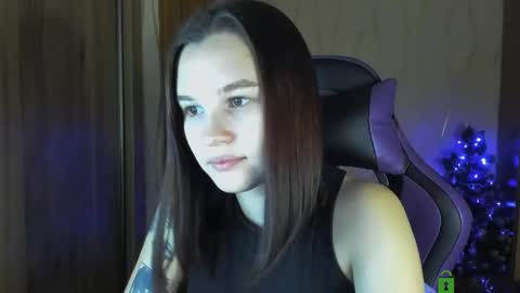 Snapshot of luvmeeow chatting on December 2, 1:25 am Ann online show from December 2, 1:25 am