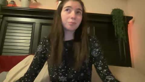 Snapshot of luvrxstarx chatting on December 5, 12:08 am luvrxstarx online show from December 5, 12:08 am