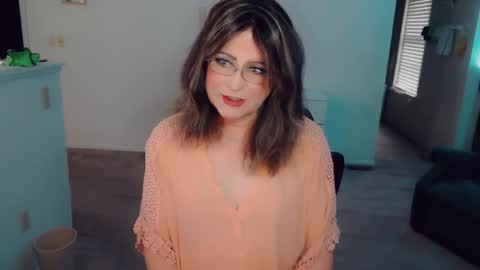 Snapshot of luvs2bbritney chatting on January 8, 8:44 pm Britney online show from January 8, 8:44 pm