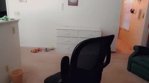 Snapshot of luvs2bbritney chatting on January 10, 8:10 pm Britney online show from January 10, 8:10 pm