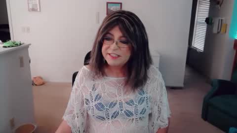 Snapshot of luvs2bbritney chatting on February 10, 7:07 pm Britney online show from February 10, 7:07 pm