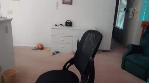 Snapshot of luvs2bbritney chatting on February 28, 5:58 pm Britney online show from February 28, 5:58 pm