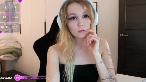 luvtosin663 online show from May 6, 6:46 pm