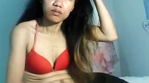 Bee Bee online show from October 31, 9:38 pm