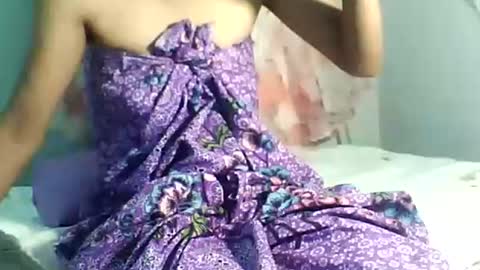 Bee Bee online show from November 16, 6:46 pm