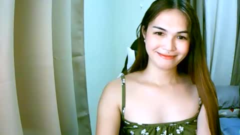 Snapshot of luvv_soleil chatting on March 15, 10:32 am Sol online show from March 15, 10:32 am