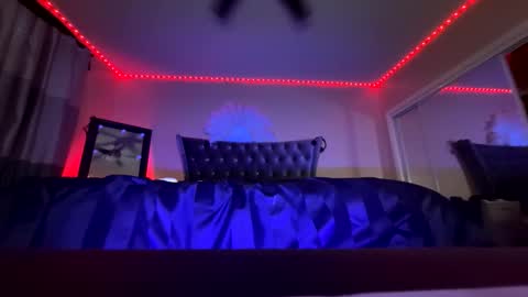 Snapshot of luvvlee chatting on October 13, 2:28 pm luvvlee online show from October 13, 2:28 pm