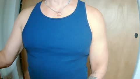Snapshot of luvzjerkingoff chatting on December 6, 10:52 pm luvzjerkingoff online show from December 6, 10:52 pm