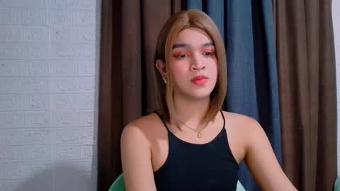 queen lux online show from March 21, 5:12 am