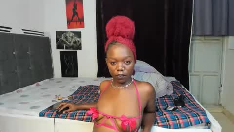 luxedollxoxoo online show from December 19, 9:33 pm