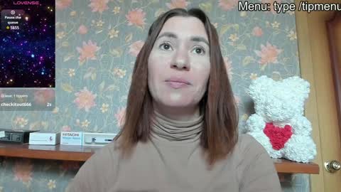 Snapshot of luxegirl67 chatting on December 2, 12:07 pm Sophie online show from December 2, 12:07 pm