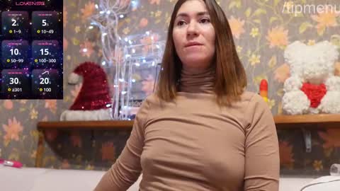 Snapshot of luxegirl67 chatting on February 23, 2:51 am Sophie online show from February 23, 2:51 am