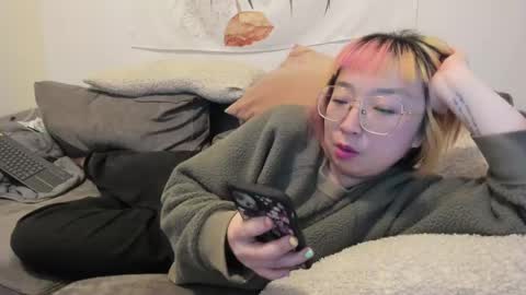 Snapshot of luxgray chatting on December 3, 12:35 am LuxGray online show from December 3, 12:35 am