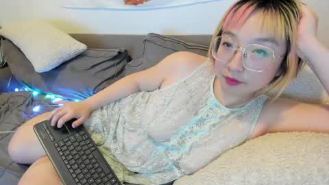 Snapshot of luxgray chatting on December 25, 3:18 am LuxGray online show from December 25, 3:18 am