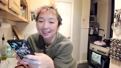 Snapshot of luxgray chatting on December 30, 2:53 am LuxGray online show from December 30, 2:53 am