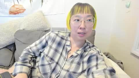 Snapshot of luxgray chatting on February 23, 11:24 pm LuxGray online show from February 23, 11:24 pm