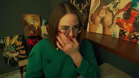 Snapshot of luxie_queen chatting on February 20, 1:33 pm Katie online show from February 20, 1:33 pm