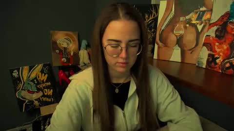 Snapshot of luxie_queen chatting on February 24, 1:31 pm Katie online show from February 24, 1:31 pm